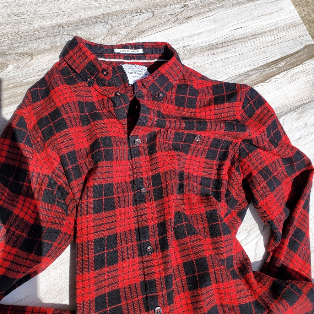 Men's flannel button up shirt